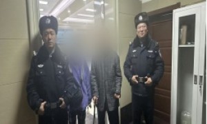 民警暖心救助迷路老人助其安全回家